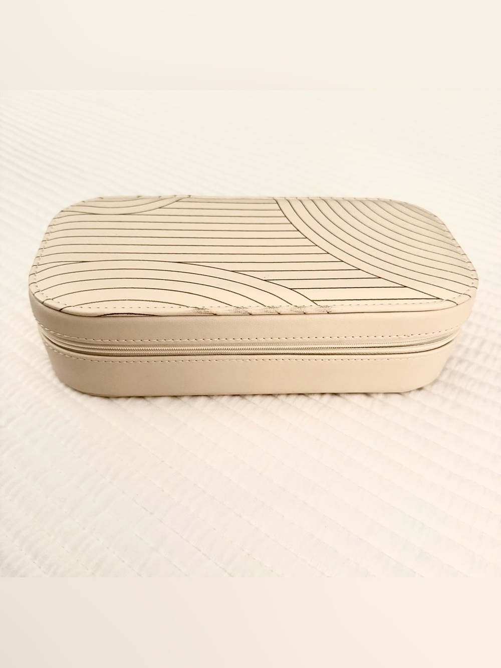 Cupcakes & Cashmere At Home Cream Travel Jewelry Case Organizer Geometric Print
